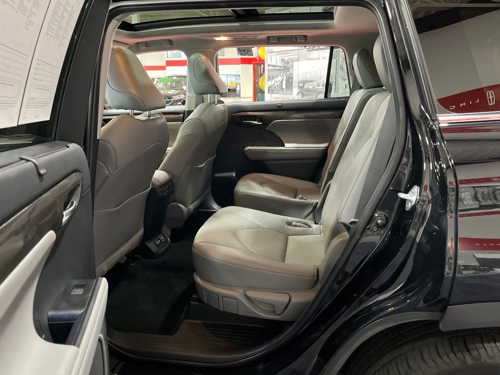 2022 Toyota Highlander Platinum